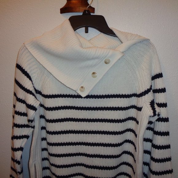 Croft & Barrow Sweater Size Medium - Picture 2 of 9